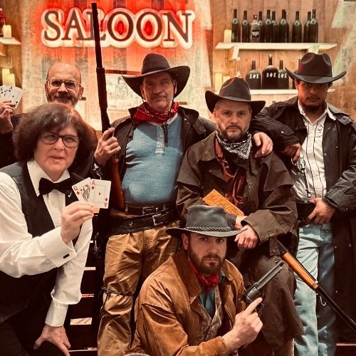 soirée thématique country western personnages dans le saloon